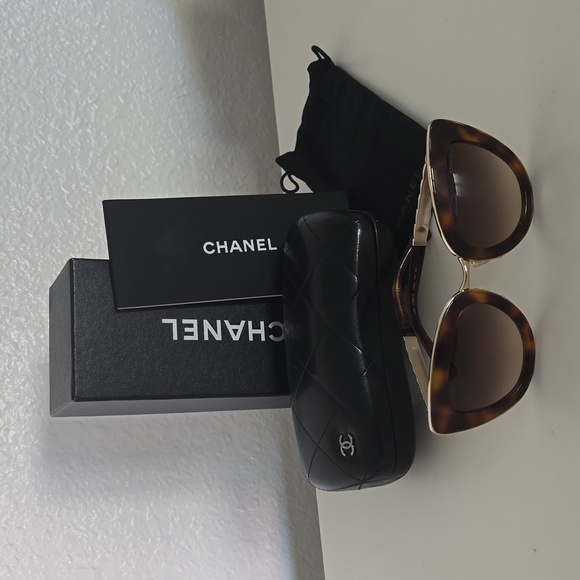 Chanel sunglasses - Picture 5 of 9